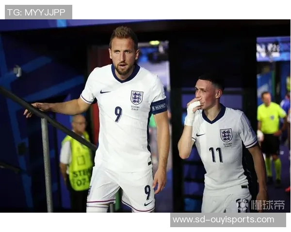 英格兰足球明星崛起：哈里凯恩、福登与拉什福德引领新时代的荣耀与挑战